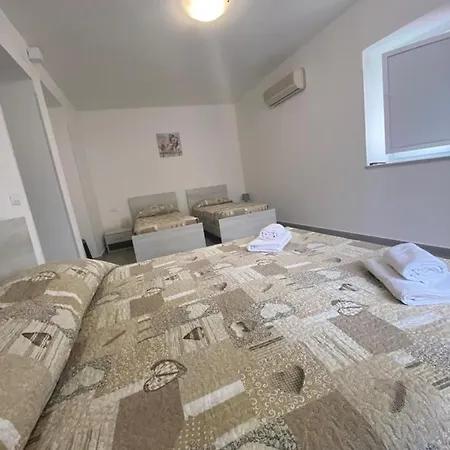 Affittacamere La Casa Dei Nonni Polizzi Generosa Exterior photo